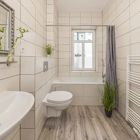 B2 Ruhiges 2-zimmer-studio Mit Balkon Halle (Saale)