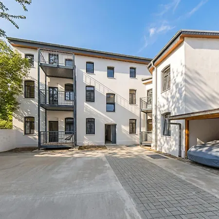 B2 Ruhiges 2-zimmer-studio Mit Balkon *